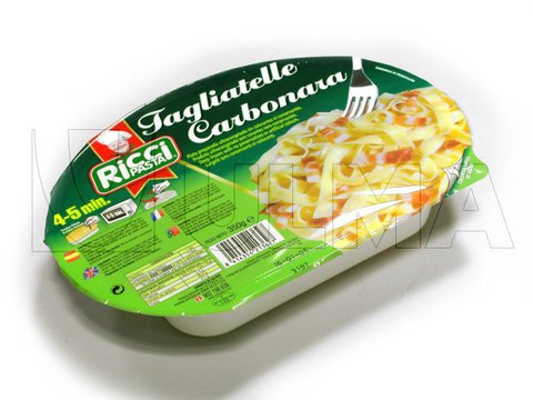 Nudelfertiggericht in Hartschalen versiegelt