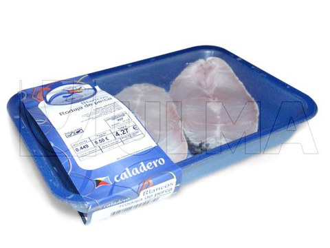 Frischer Fisch in geschäumten Schalen versiegelt unter modifizierter Schutzatmosphäre (MAP).