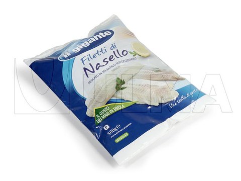 Verpackung von gefrorenen Fischfilets mittels vertikaler Maschine (vffs)