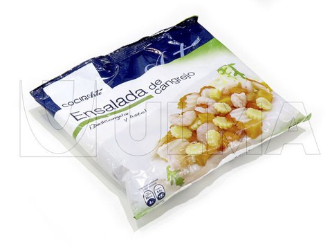 Krabbensalat, verpackt mittels vertikaler Maschine (vffs)