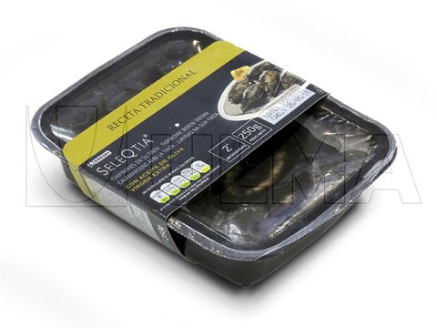 Tintenfische mit eigener Tinte in versiegelter Schale