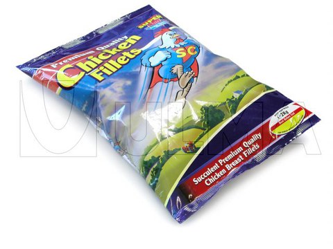 Gefrorene Hähnchenteile verpackt in Kissenpackungen mit einer Vertikalmaschine (vffs)