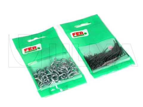 Unterschiedliche Eisenwaren verpackt mit einer Vertikalmaschine (vffs)